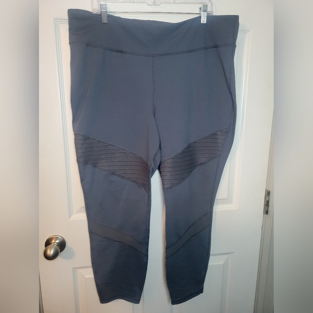 Old Navy Active 3x Womans Plus Capri Stretch Athletic Activewear Grey